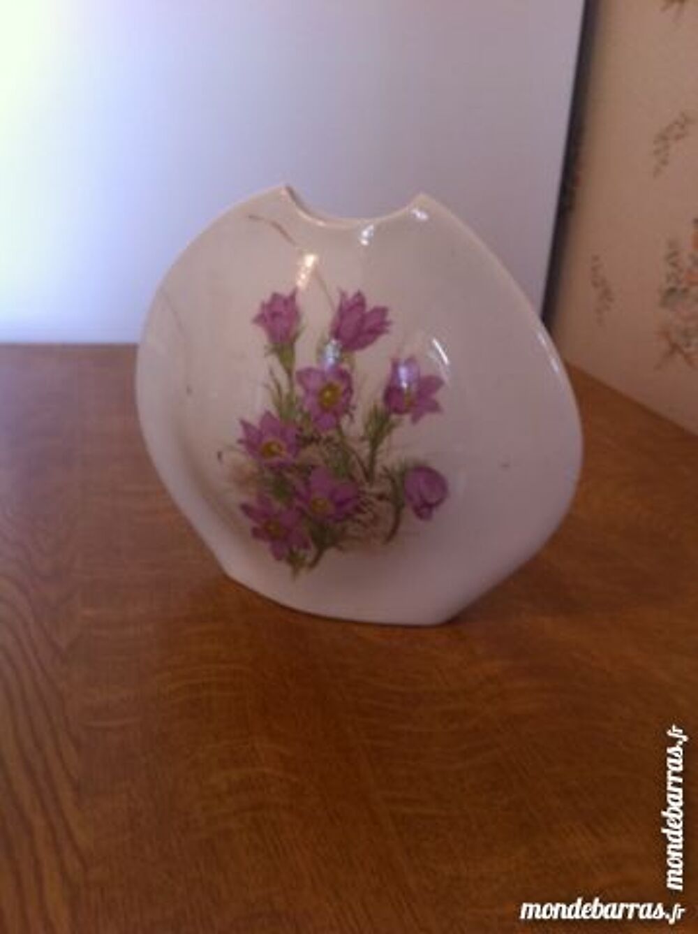 vase en porcelaine blanche sign&eacute; G&eacute;rald Angellan Décoration