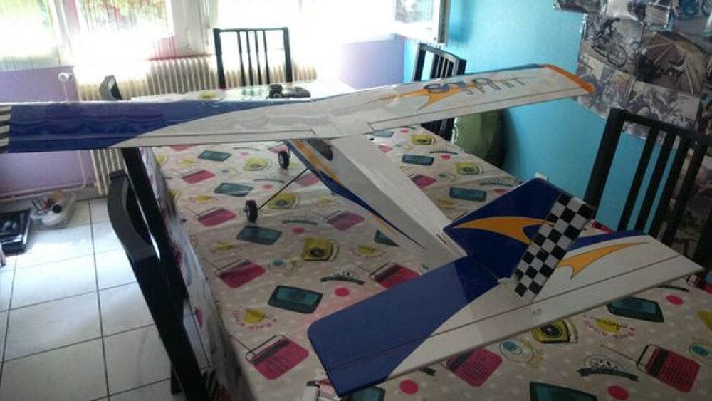 Avion rc tout neuf Jeux / jouets