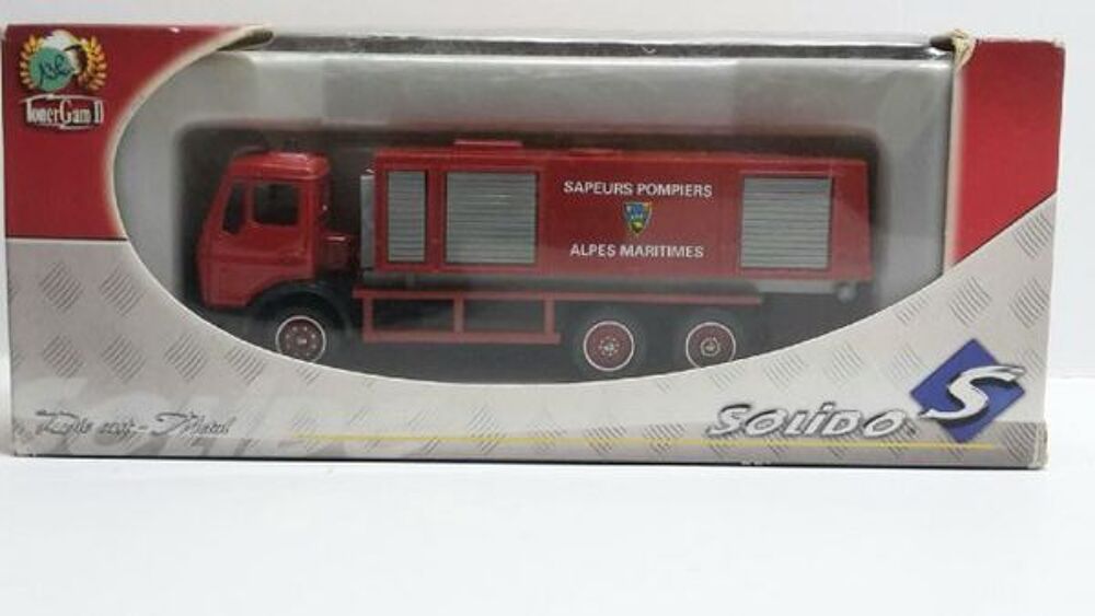 Camion pompier Mercedes 1217K feux sp&eacute;ciaux 