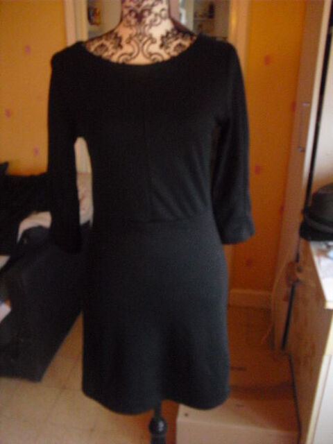 robe noire dentelles NEUVE encore tiquette TAILLE 2 12 Lyon 5 (69)