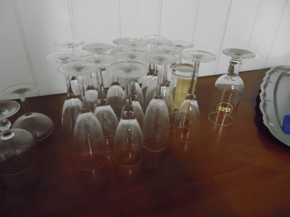 lot de verres et coupes Cuisine