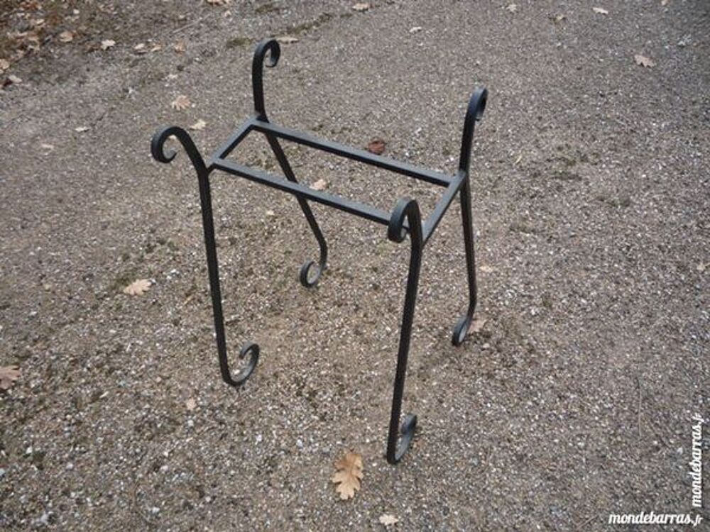 Porte vase en fer forg&eacute;/balconni&egrave;re Cuisine