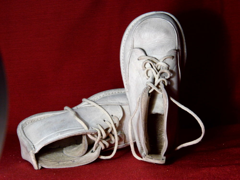 Chaussures anciennes cuir enfant poup&eacute;e vintage 