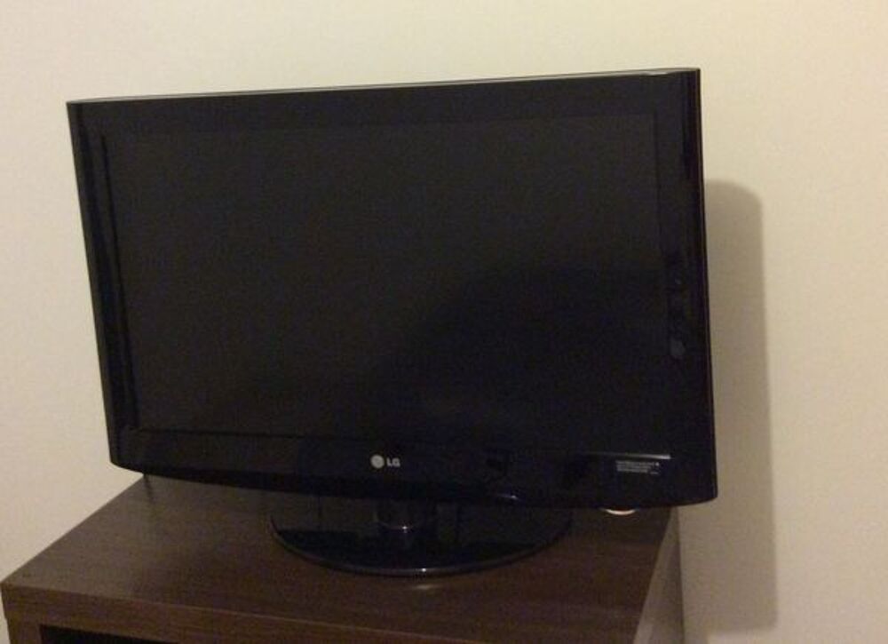 Tr&egrave;s beau t&eacute;l&eacute;viseur LCD 32LH2000 de marque LG Photos/Video/TV