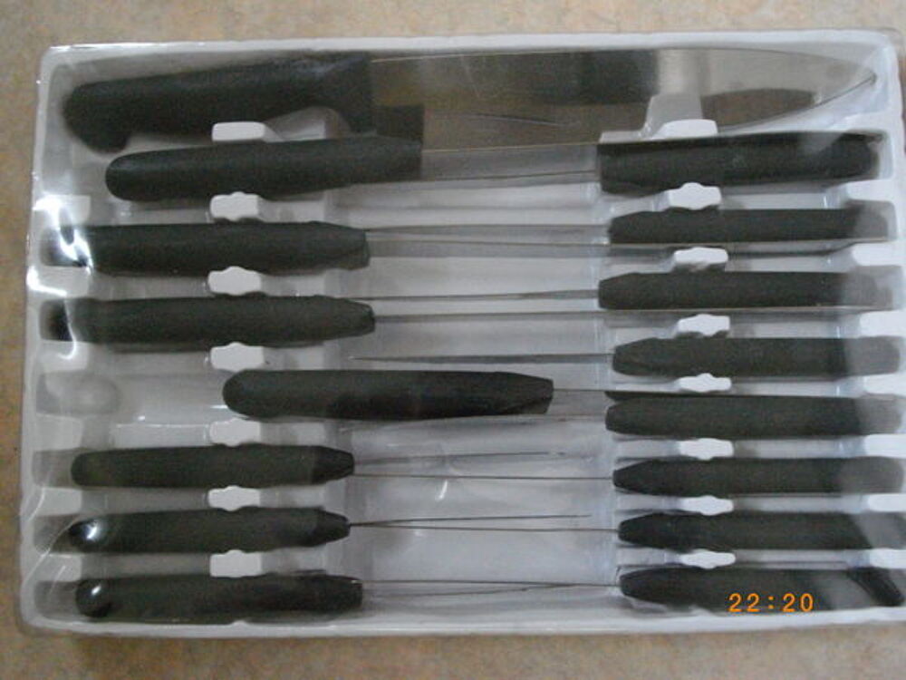 coffret de 16 couteaux en inox neufs de luxe et de marque Cuisine