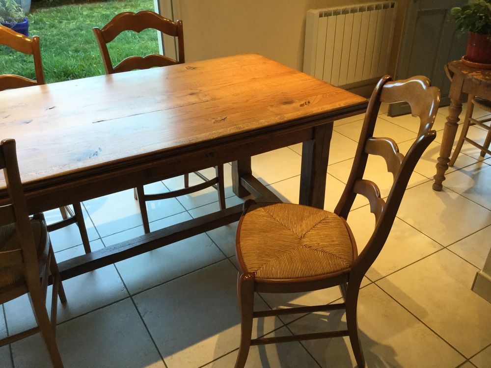 Table cha&icirc;ne massif avec chaises Meubles