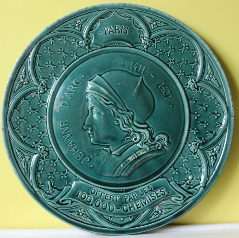 Plat barbotine Jeanne d'arc offert par les 100000 chemises 