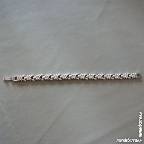 Bracelet argent� et sertie de petits brillants 20 Cabestany (66)