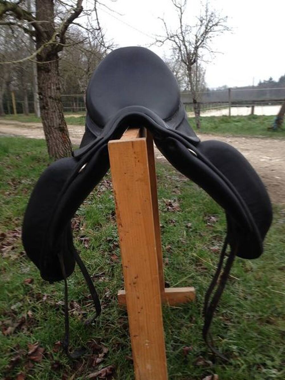 VENDS SELLE DE DRESSAGE CHILDERIC Sports