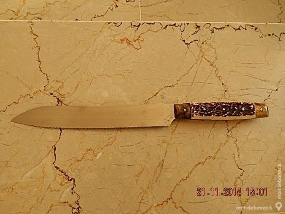 un couteau PRADEL Cuisine