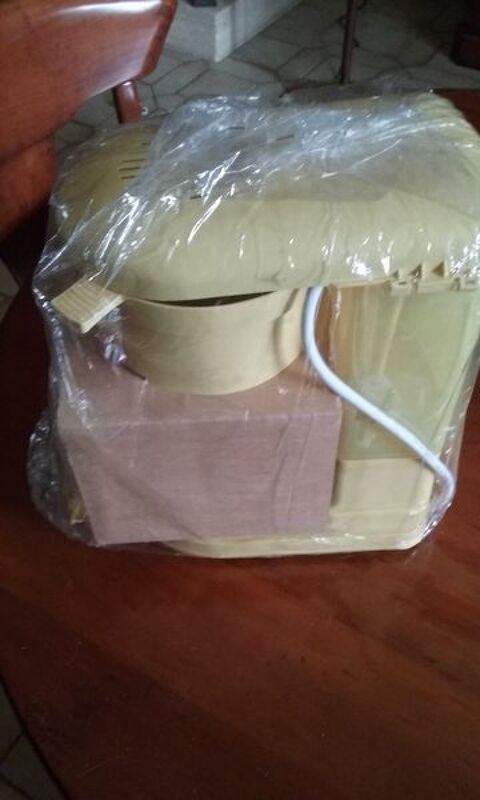 Cafetire lectrique jaune neuve 15 Lsigny (77)