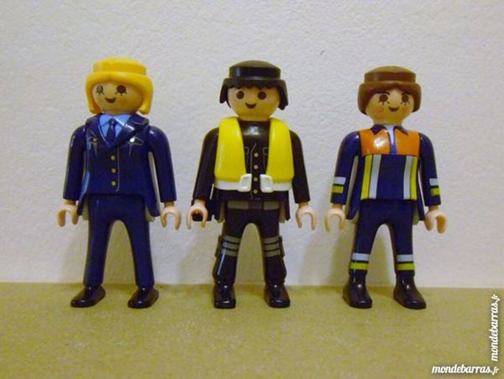 les 3 Playmobil en uniforme Jeux / jouets