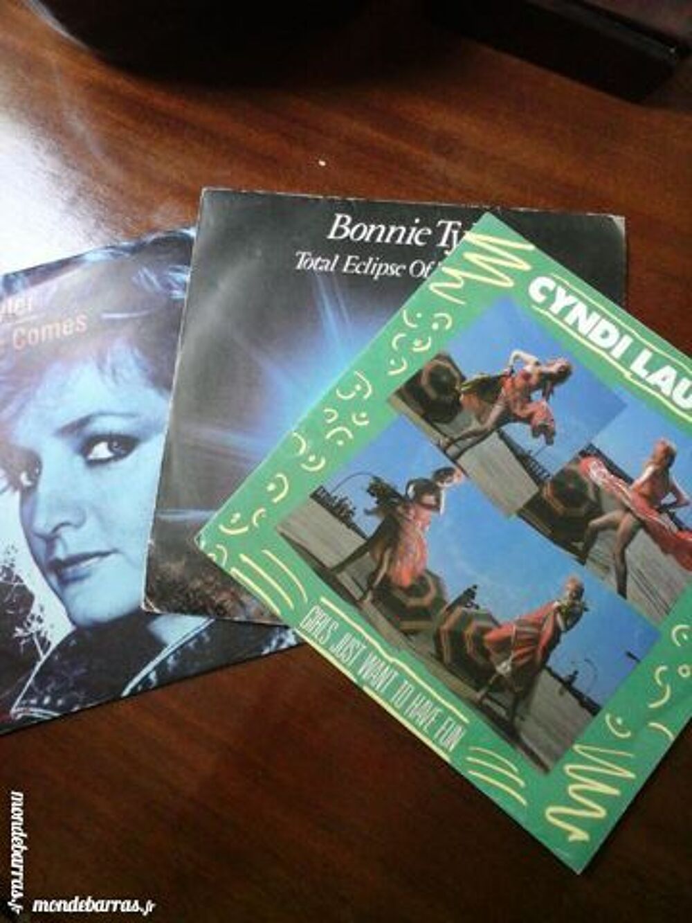 2 45T BONNIE TYLER / 1 45T CYNDI LAUPER CD et vinyles