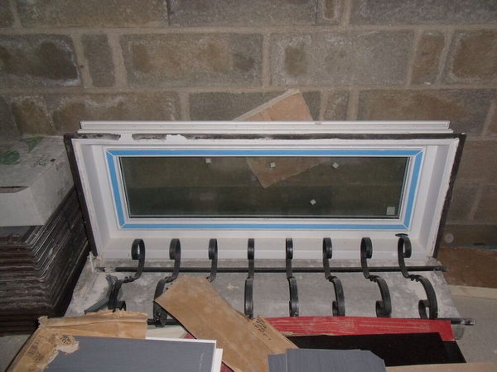 Fen&ecirc;tre de cave oscillo et grille de d&eacute;fense Bricolage
