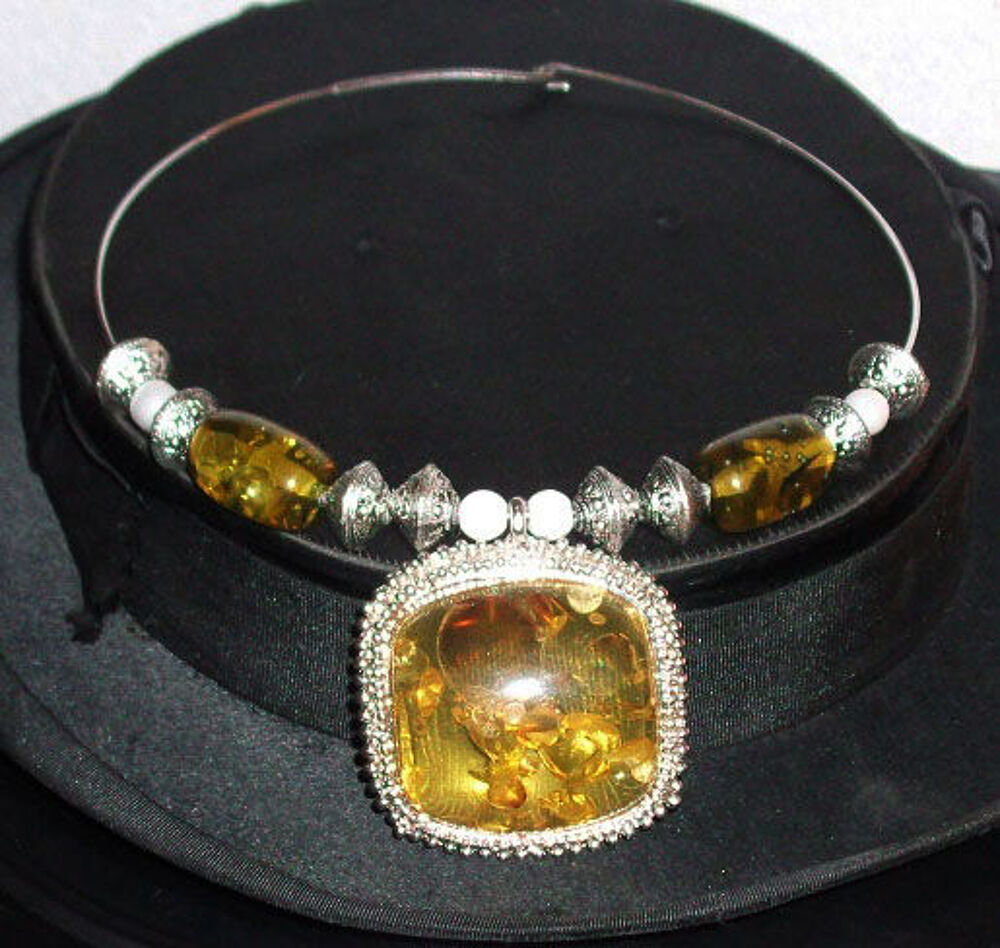  Collier Rigide en M&eacute;tal Argent&eacute; Vieilli et pendentif ambre Bijoux et montres