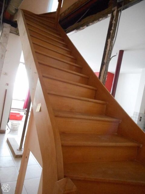ESCALIER EN BOIS (HÊTRE) 350 Saint-Just-la-Pendue (42)