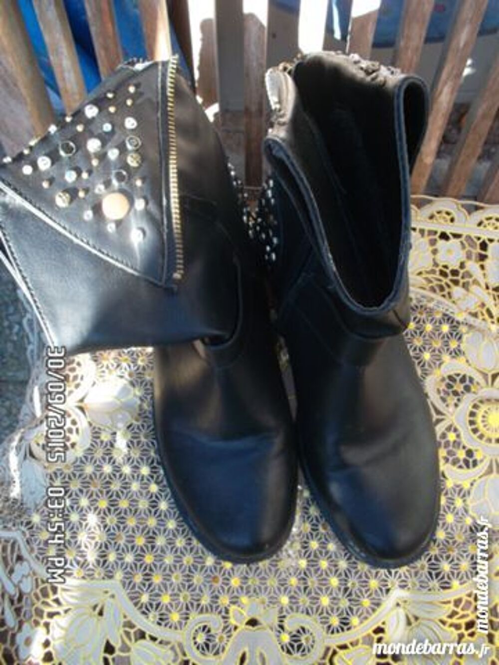 bottes clout&eacute;es noires t.39 Chaussures