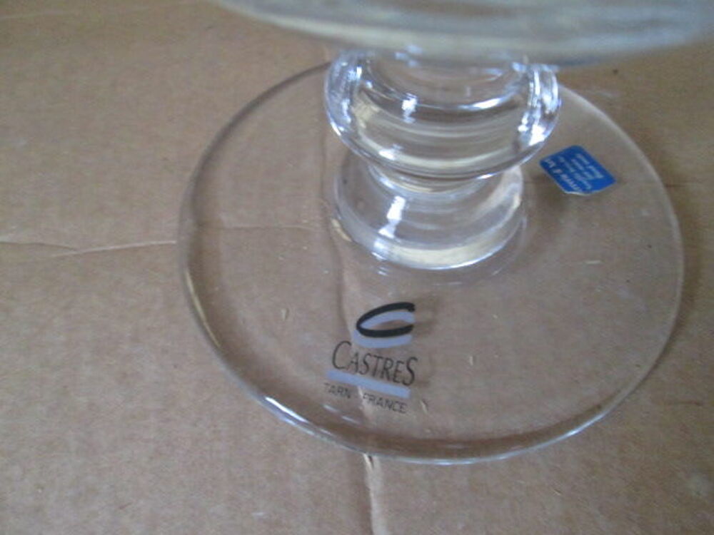 Vase Plus Verres (efigie ( Castres Tarn France) Décoration