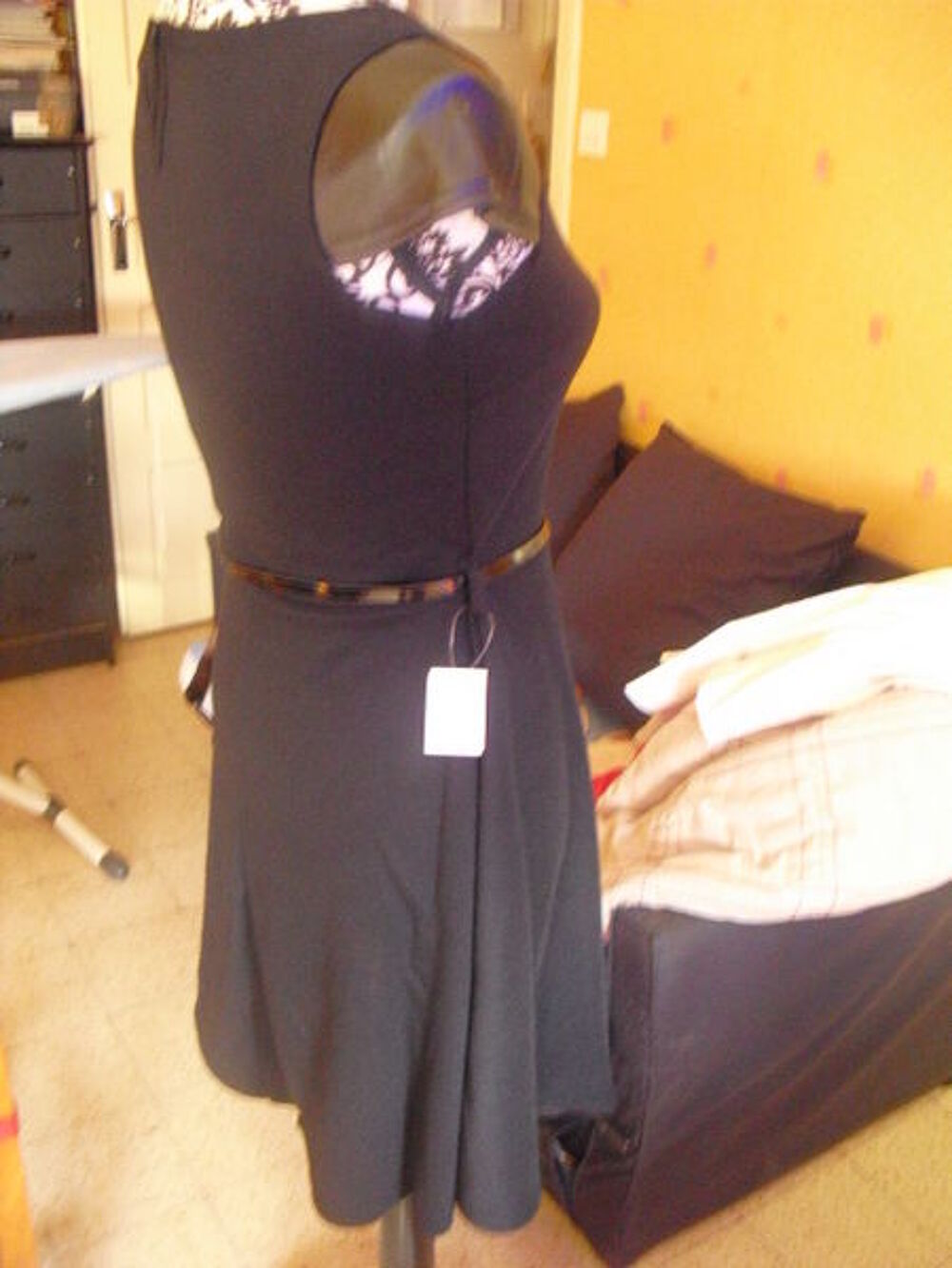 robe bi mati&egrave;re noire avec ceinture NEUVE &eacute;tiquette T 2 Vêtements