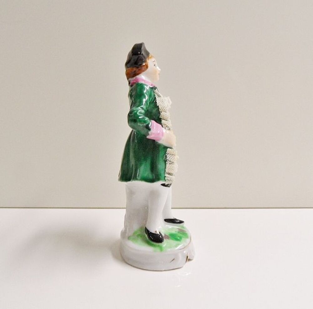 FIGURINE PORCELAINE STATUETTE PERSONNAGE XVIII&egrave;me SIECLE 