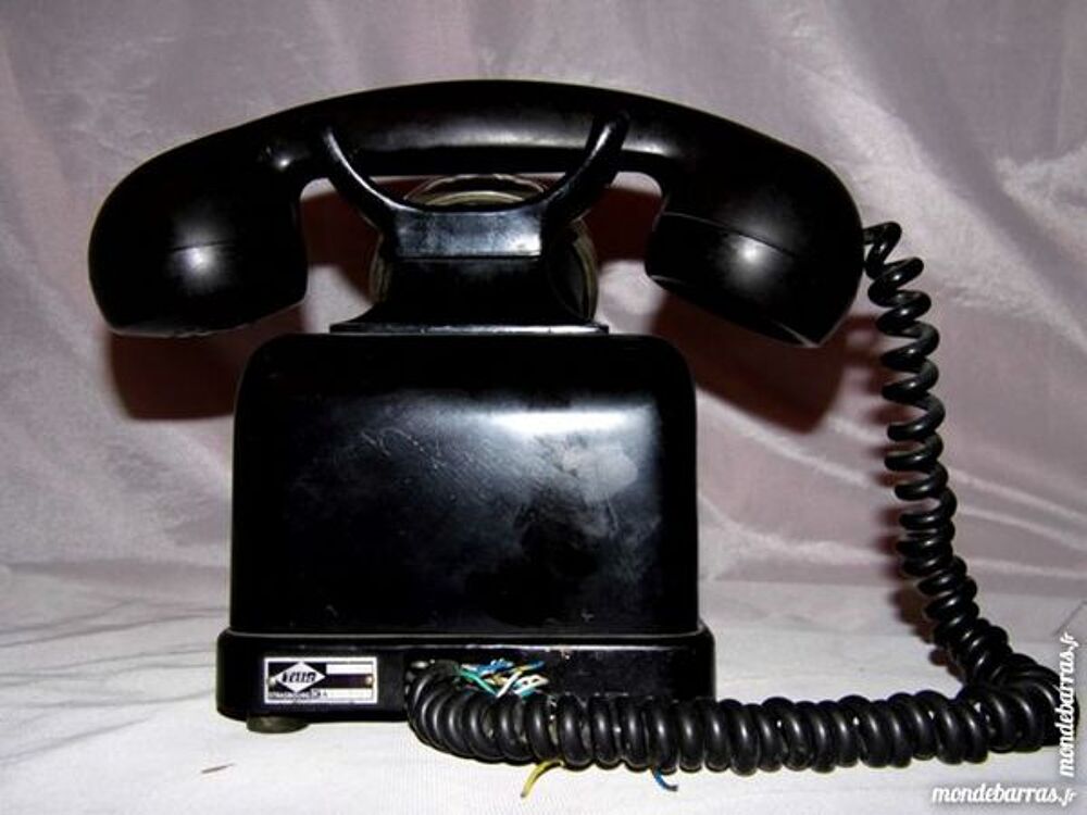 Ancien t&eacute;l&eacute;phone bakelite noir standard art deco Décoration