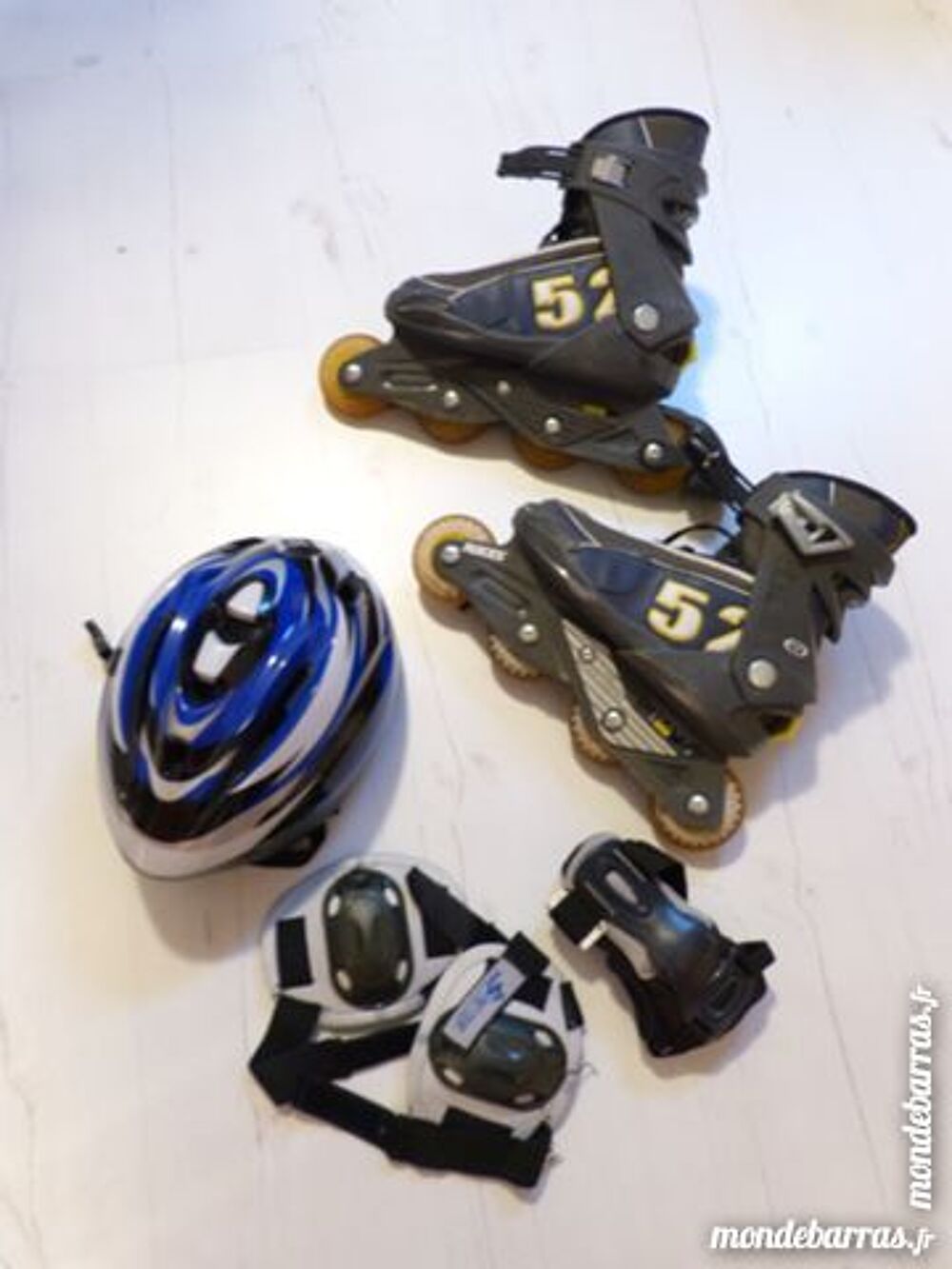ensemble roller casque poign&eacute;es genouill&egrave;res Sports