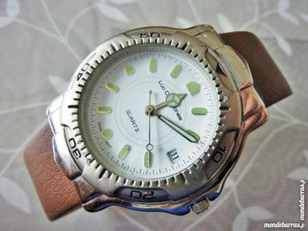 Luc Desroches montre lunette gradu&eacute;e dateur LUD000 Bijoux et montres
