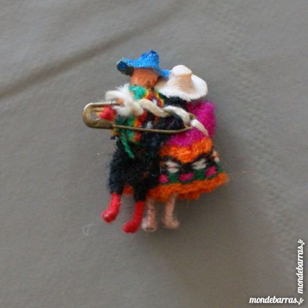 Mini broche en tissus p&eacute;ruviens Bijoux et montres