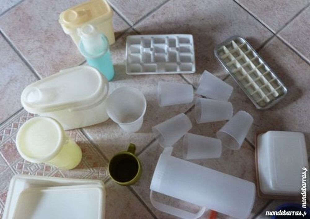 boites tupperware, service table plastique, pichet Décoration