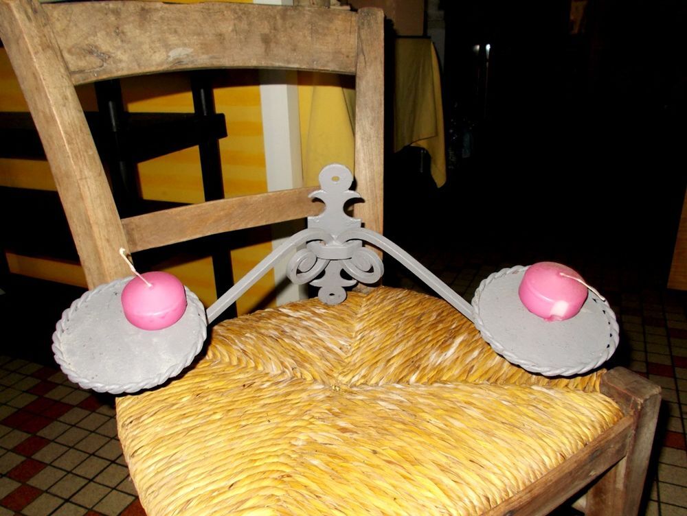 Bougeoir porte bougie en fer forg&eacute; ancien D�coration