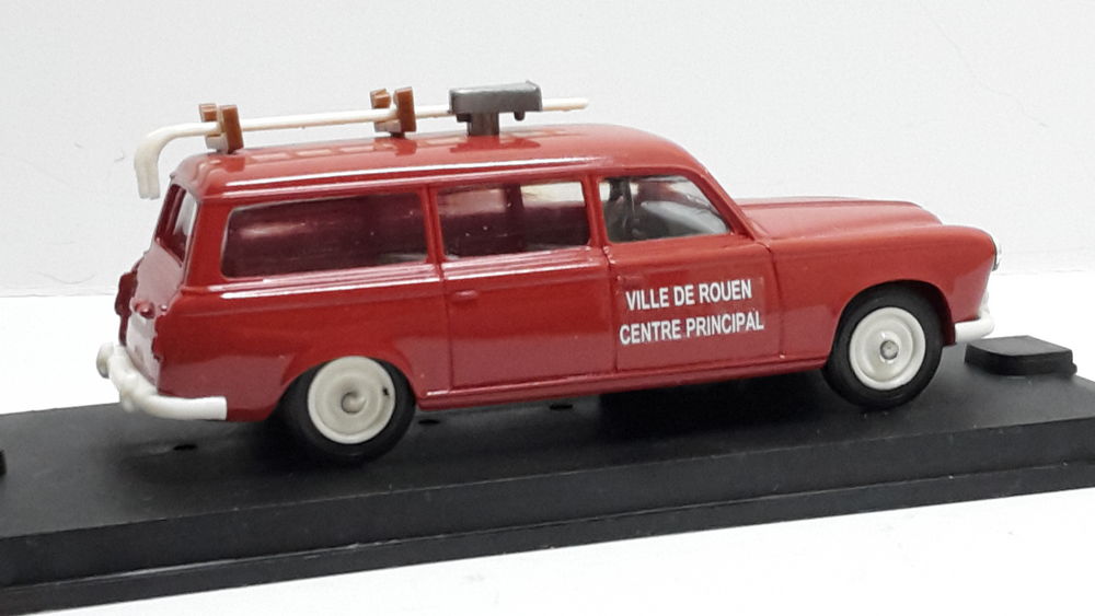 Peugeot 403 break vitr&eacute; - VILLE DE ROUEN (r&eacute;sine) 