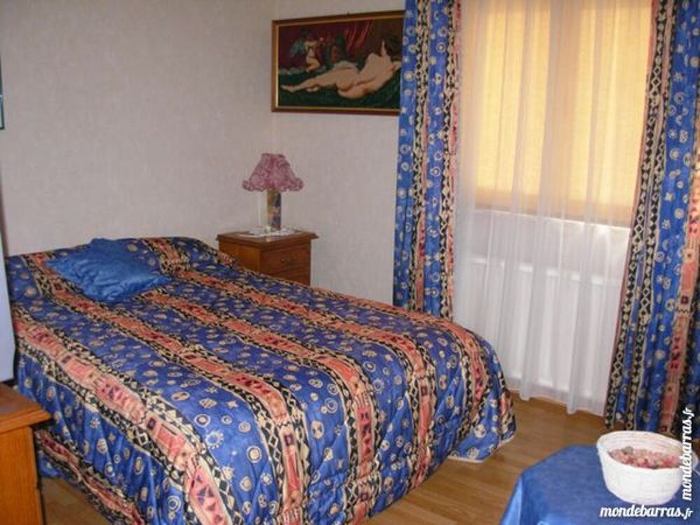 dessus de lit matelass&eacute; avec double rideaux Décoration