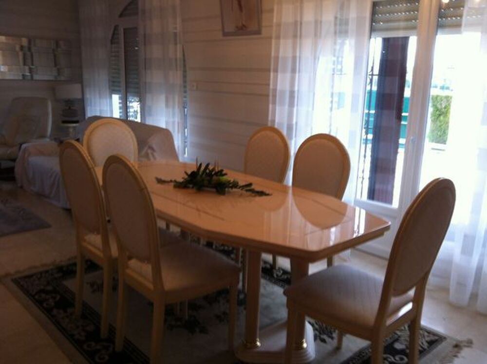 Salle &agrave; Manger + buffet + miroir + 6 chaises Meubles