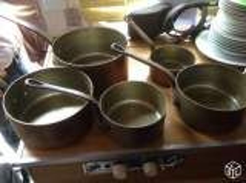 SERIE DE 5 CASSEROLES EN CUIVRE DE DIFFERENTES TAILLES T.B.E Cuisine