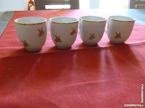 4 Tasses à café anciennes en  porcelaine 8 Thiais (94)