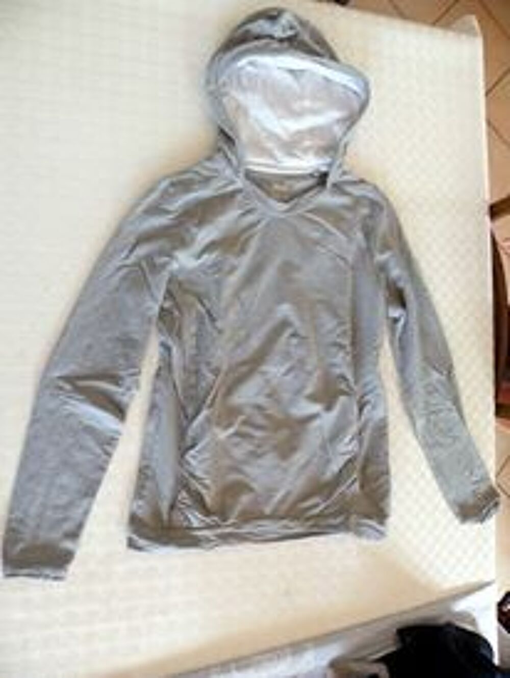 sweat a capuche gris taille 38 Vêtements