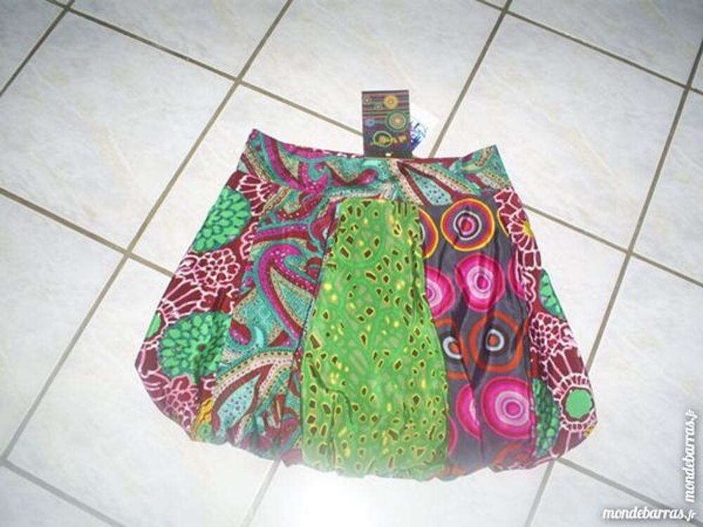 Jupe DESIGUAL NEUVE Taille 40 Vêtements