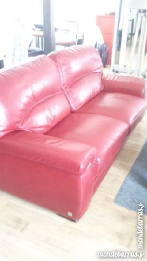 canap en cuir rouge 3 places 300 Rabastens-de-Bigorre (65)