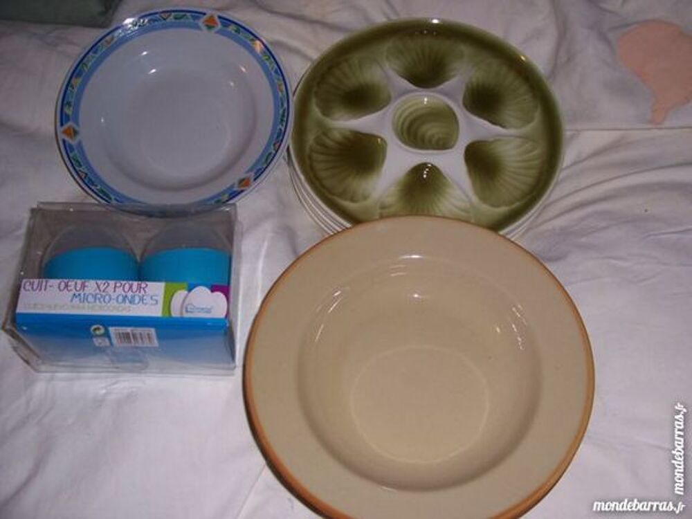 LOT DE 13 ASSIETTES + 2 COQUETIERS MICRO-ONDES Electroménager