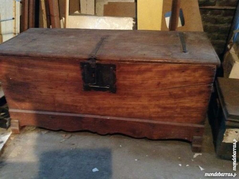 coffre tr&egrave;s ancien orme Meubles