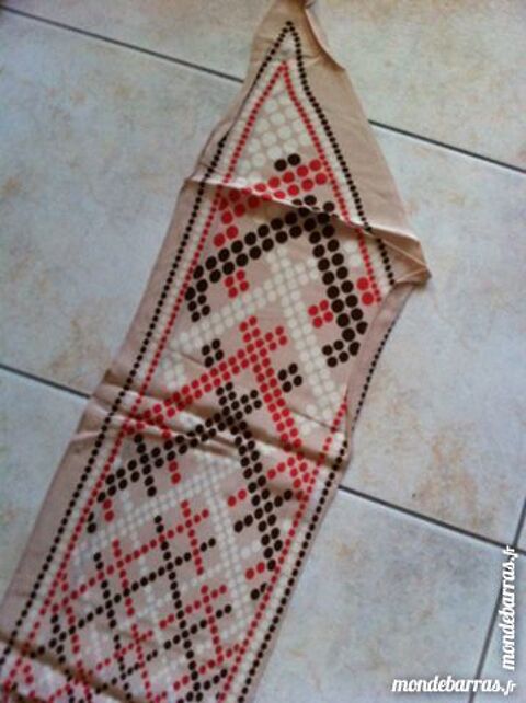 foulard rectangulaire aux extrmits biseautes 5 Saint-Vallier (71)