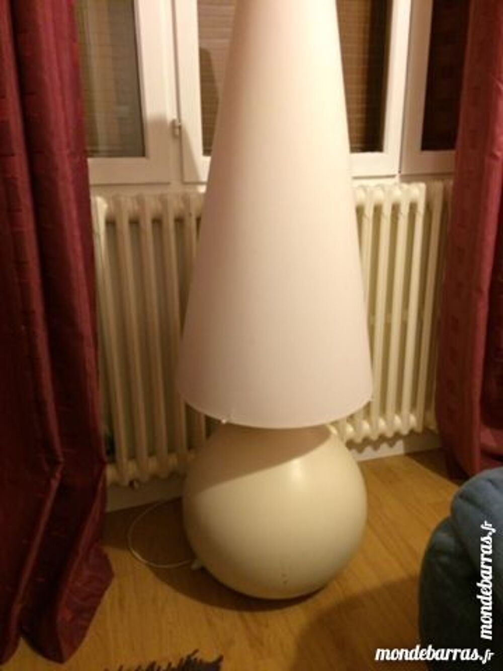 LAMPE BLANCHE SUR PIED Décoration