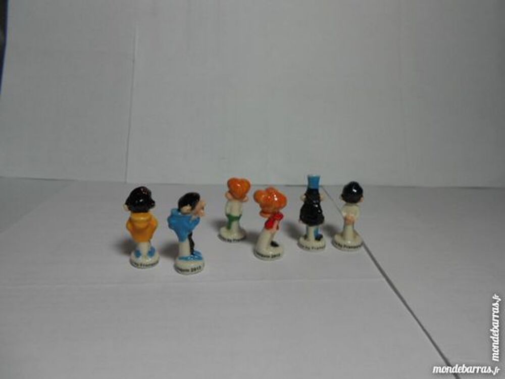 LOT DE 6 FEVES EN PORCELAINE 
