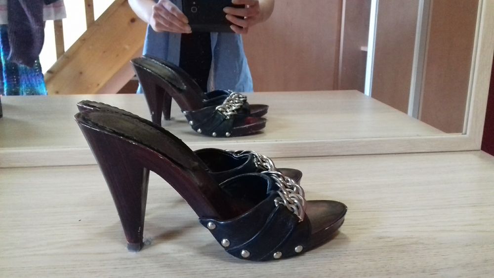 Chaussures d'&eacute;t&eacute;, sabots noirs. Chaussures