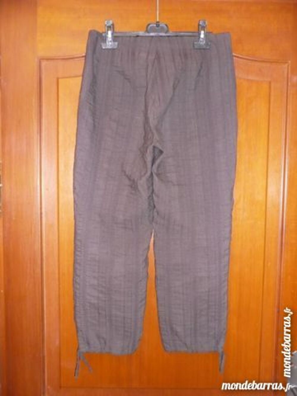 PANTACOURT MARRON JOFRATI T38 Vêtements