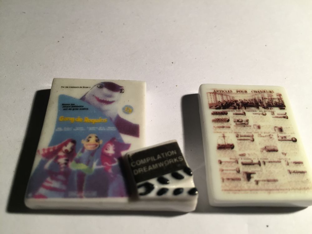 DIVERSES FEVES EN PORCELAINE PLATES 