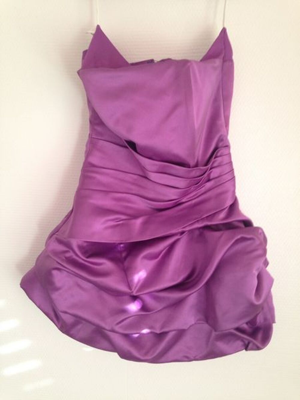 Robe de soir&eacute;e en satin Vêtements