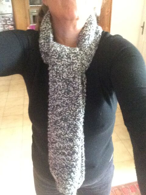 Echarpe tricot�e main s 25 Nimes (30)