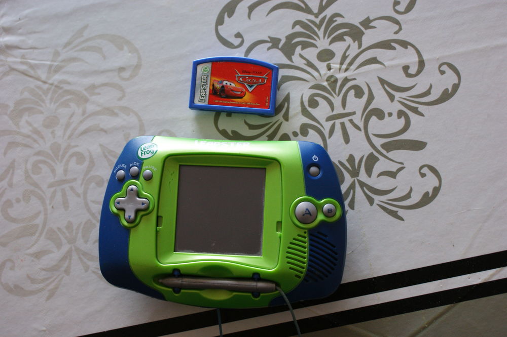 Console Leapster Verte + Jeu Cars Disney/Pixar Inclus Consoles et jeux vidéos