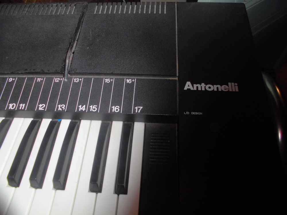 SYNTHETISEUR ANTONELLI Instruments de musique